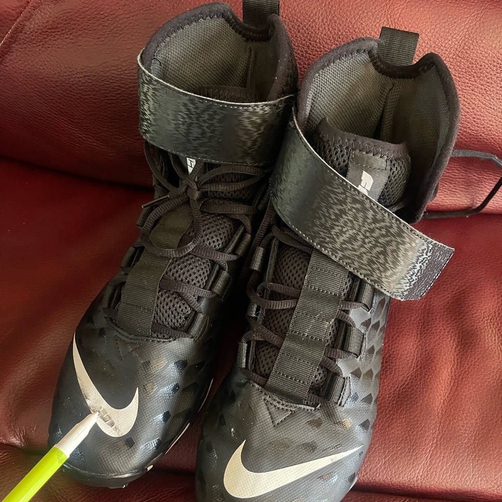 Nike football Cleats with minor cosmetic stain on logo. Sz. 11.5W.